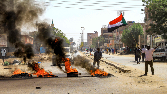 Tyres are set aflame by Sudanese protesters during a demonstration against a tentative deal aimed at ending the crisis provoked by last year's military coup, in the Bashdar district in the south of Sudan's capital Khartoum, on Monday (AFP photo)
