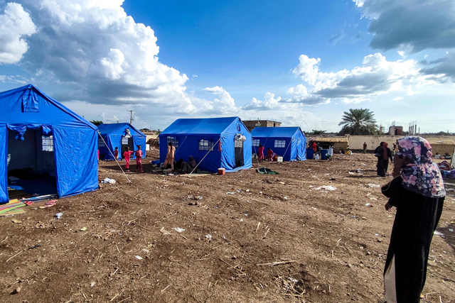 Sudanese people fleeing the Jazirah district arrive at a camp for the displaced in the eastern city of Gedaref on October 31, 2024 (AFP photo)