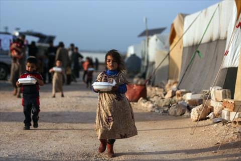 Displaced Syrian children return to their tents with boxes of food distributed by a local charity organisation, before iftar (the fast breaking meal at sunset during the Muslim holy month of Ramadan) at a camp for displaced people on the outskirts of the rebel-held town of Dana, east of the Turkish-Syrian border in the north-western Idlib province, on Sunday (AFP photo)