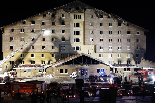 Search and rescue teams work at the site of a fire that broke out in a hotel in the Kartalkaya Ski Resort in Bolu, northwestern Turkey, on January 21, 2025 (AFP photo)