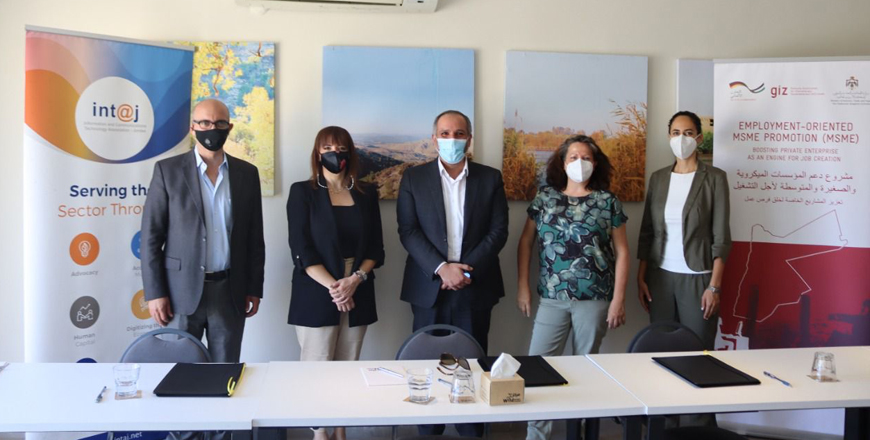 Participants during a signing ceremony of an agreement between the Information and Communication Technology Association of Jordan and the ‘Employment-oriented MSME Promotion’ Project (Photo courtesy of int@j)