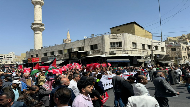 Jordanians take to the streets following Friday prayer in solidarity with the Palestinian people and in protest of the Israeli war against the Gaza Strip (Al Mamlaka TV photo)