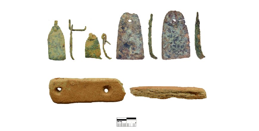 Weaponry found during the 2017-2018 fieldwork campaigns in cairn burials in the Jebel Qurma region (Photo courtesy of  Jabel Qurma Project)