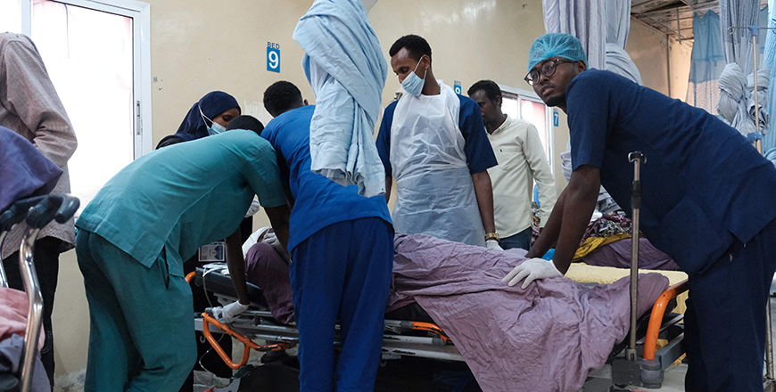 Doctors and nurses treat injure youth at the Somali Sudanese Hospital in Mogadishu on May 18, 2025 (AFP photo)