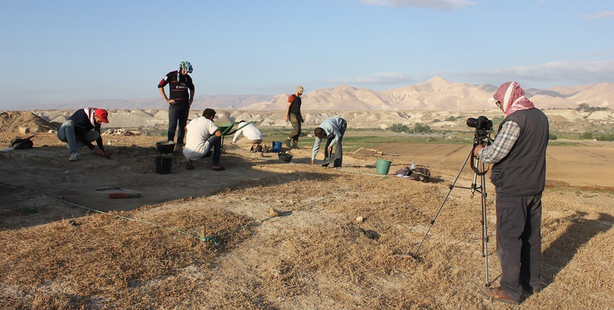  A team of researchers from Yarmouk University and the Dutch National Museum of Antiquities conduct excavations at Tell Damiyah in the central Jordan Valley (Photo courtesy of Lucas Petit)