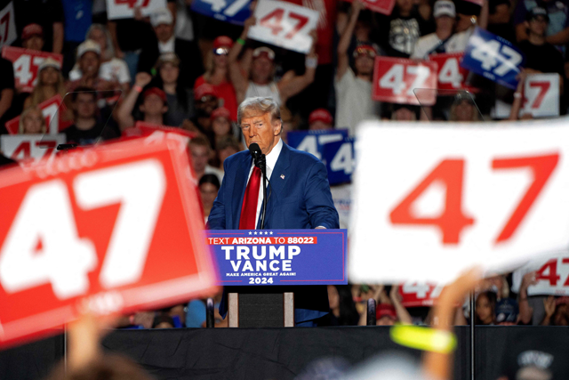 US President Donald Trump speaks during a campaign rally at Mullet Arena in Tempe, Arizona on October 24 (AFP photo)