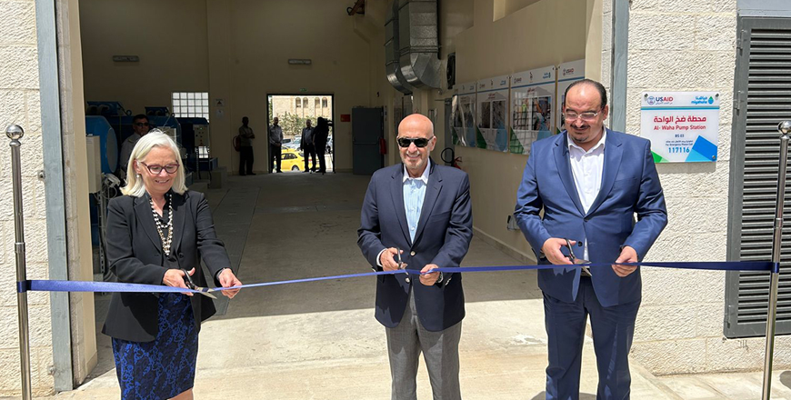 Minister of Water and Irrigation Raed Abu Saud and USAID Mission Director Leslie Reed inaugurate Al Waha Water Pumping Station and the rehabilitation of distribution systems in ten areas of the capital on Monday (Petra photo)