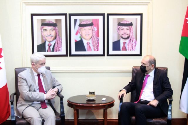 Deputy Prime Minister and Foreign Minister Ayman Safadi and meets with Canadian counterpart Marc Garneau on Thursday (Photo courtesy of Foreign Ministry)