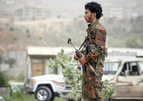 A fighter from the Popular Resistance Committees, supporting forces loyal to Yemen’s Saudi-backed President Abed Rabbo Mansour Hadi, stands guard during a graduation ceremony in the southern city of Taez on Friday (AFP photo)