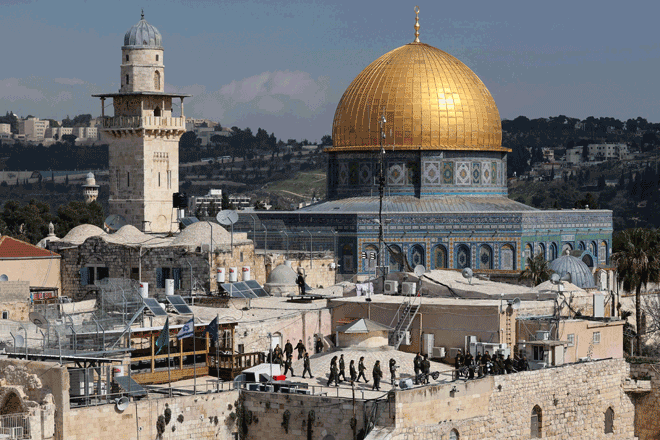 Israeli occupation forces gather on a rooftop near t the Dome of the Rock in Jerusalem’s Al-Aqsa Mosque compound, on Sunday (AFP photo)