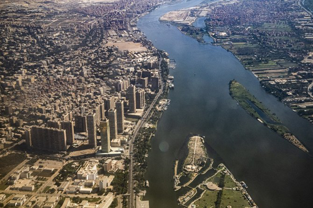 An aerial view of the Maadi suburb and its section overlooking the Nile river in the south of Cairo (AFP photo)