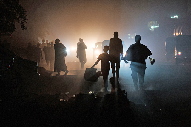  Sudanese walk along a dust clogged road in Khartoum on Wednesday (AFP photo)