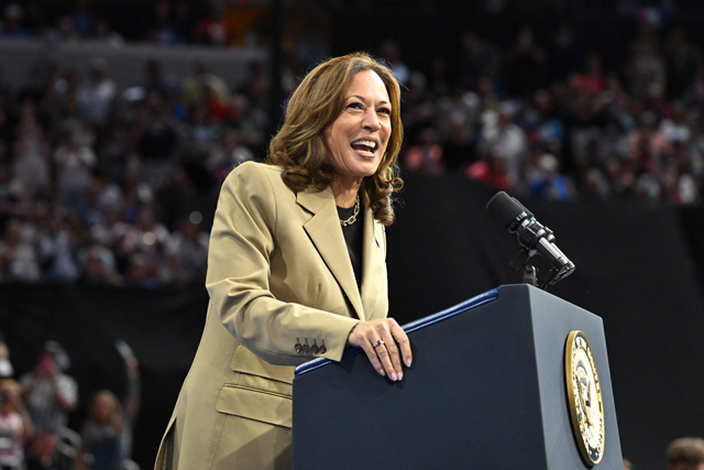 US Vice President and Democratic presidential candidate Kamala Harris speaks during a campaign event at Desert Diamond Arena in Glendale, Arizona, on August 9, 2024 (AFP photo)
