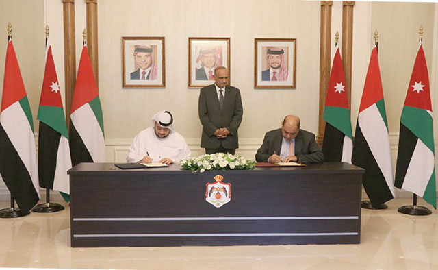 Prime Minister Bisher Al Khasawneh presides over the signing of an agreement between Jordan and the UAE to launch a $100 million technology-focused venture capital fund on Wednesday (Petra photo)