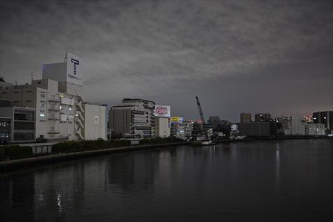 A general view shows the Sumida River in Tokyo early on Wednesday, after a powerful 7.3-magnitude quake jolted east Japan (AFP photo)