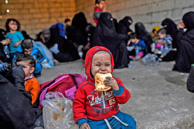 Syrian women and children gather on the western front after fleeing the centre of Raqqa on Thursday (AFP photo)