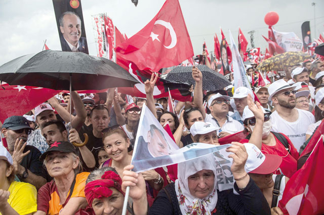 Supporters of Muharrem Ince, presidential candidate of Turkey's main opposition Republican People's Party, wave flags as they take part in a rally in Istanbul on Saturday (AFP photo)