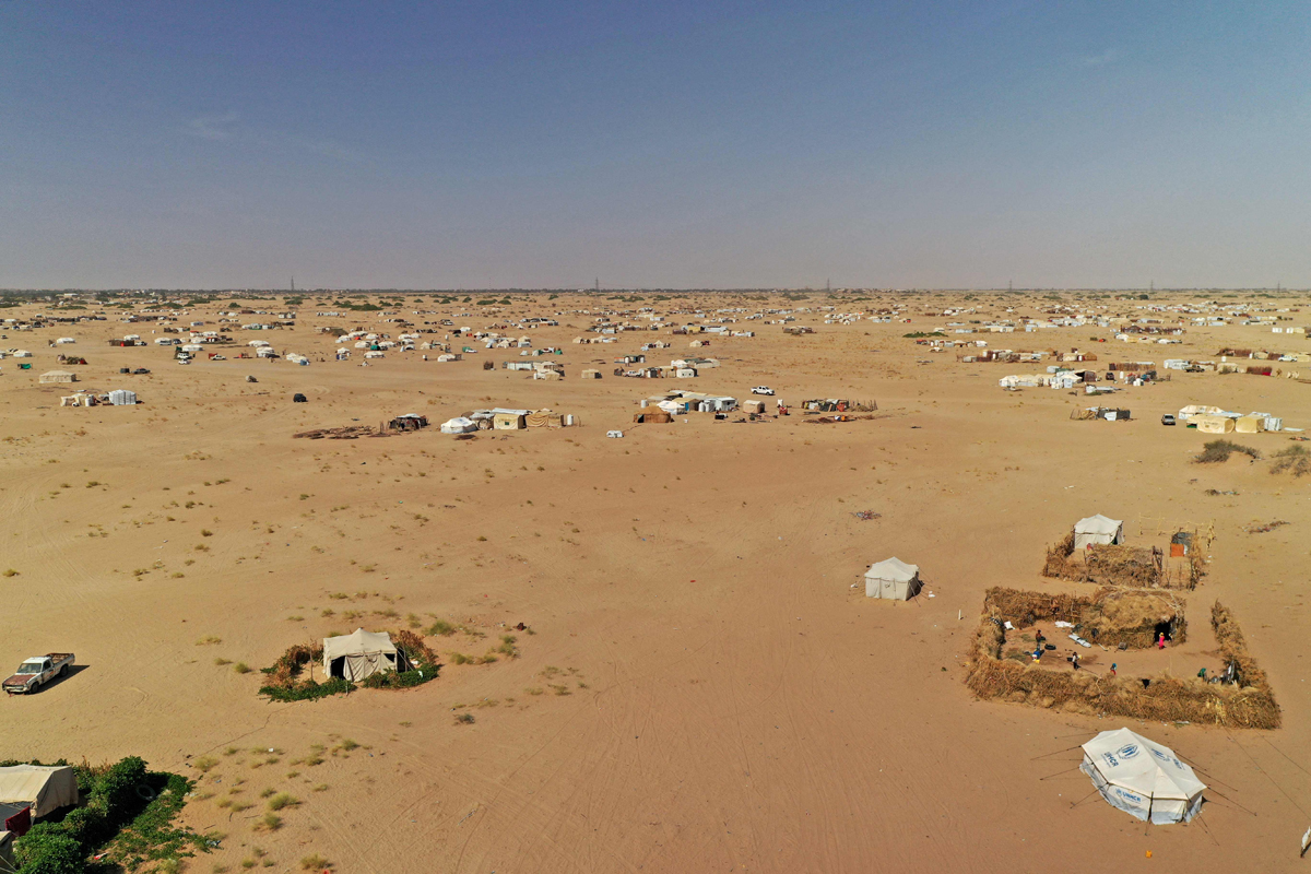 An aerial view shows Yemen's Al Sumya camp for internally displaced persons east of Marib city, the government's last northern stronghold, on November 24 (AFP photo)