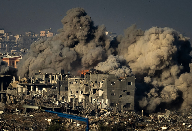 Smoke rises during an Israeli military bombardment of the northern Gaza Strip on November 15, 2023, amid the ongoing Israeli war against the Palestinian territory (AFP photo)