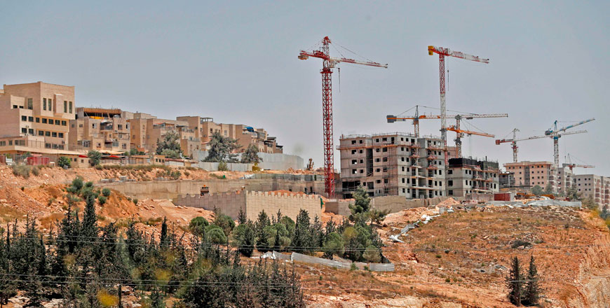 This photo taken on Tuesday shows a view of ongoing construction works at Ramat Shlomo, a Jewish settlement in the mainly Palestinian eastern sector of Jerusalem  (AFP photo)