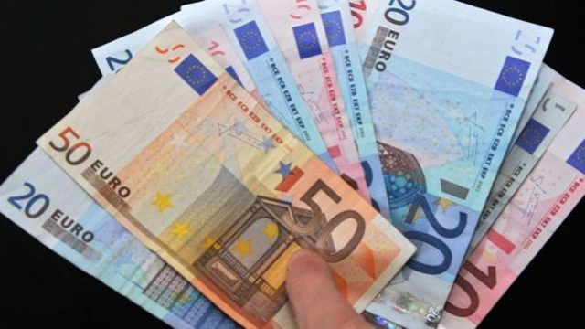 This photo shows banknotes of 10, 20 and 50 euros (AFP photo)