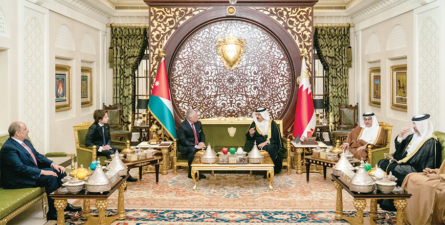 His Majesty King Abdullah and Bahrain King Hamad Bin Isa Al Khalifa hold a meeting on Saturday (Photo courtesy of Royal Court)