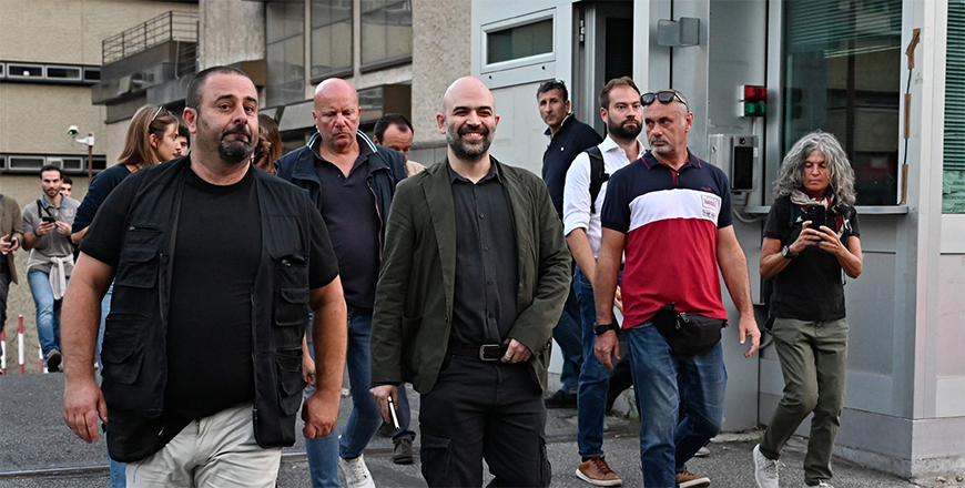 Italian journalist and writer Roberto Saviano leaves after the verdict in the libel trial brought by Prime Minister Giorgia Meloni against Saviano before the Court of Rome on Thuesday (AFP photo)