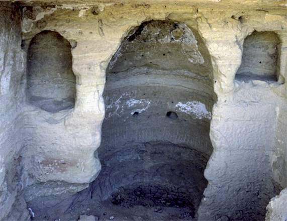 Rock-cut prayer niches in the chapel (Photo courtesy of Konstantinos Politis)