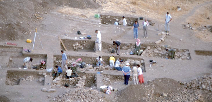 Excavation team at Wadi Ziqlab, a Neolithic site in Northern Jordan (Photo courtesy of ACOR)