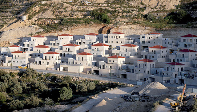 This picture taken on May 10, 2022, shows a view of construction work in the Jewish settlement of Givat Zeev, between Jerusalem and Ramallah, in the Israeli-occupied West Bank (AFP photo)