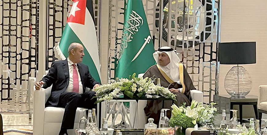 Minister of Industry, Trade and Supply Yousef Shamali meets with Saudi Minister of Transport and Logistics Saleh bin Nasser Al Jasser in Riyadh on Monday (Petra photo)