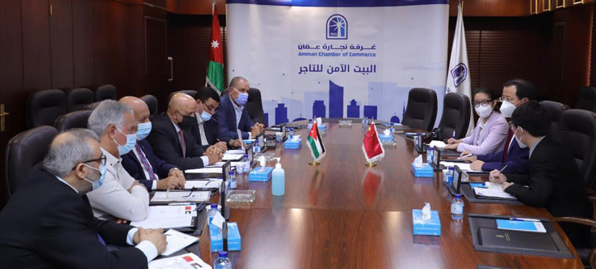 Members of the Amman Chamber of Commerce Council meet with Chinese Ambassador to Jordan Chen Chuandong on Sunday (Petra photo)