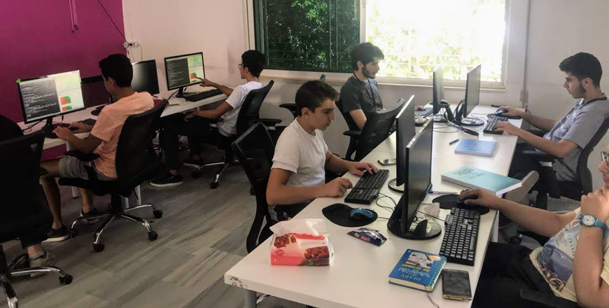 Teenage students learning about the booming and still controversial topic of Artificial Intelligence in Amman during the two-week programme (Photo courtesy of RBK)