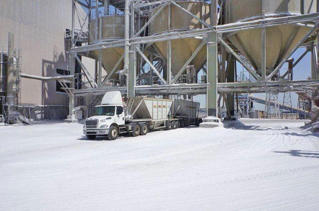 In this undated photo, a truck is loaded at the Ghour Safi Plant of the Arab Potash Company, which has reported a net profit of more than JD90 million in 2017 (Photo courtesy of APC)