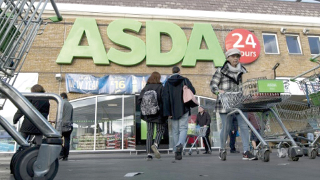 In this file photo taken on January 10, customers come and go at a branch of Asda supermarket in south London  (AFP photo)