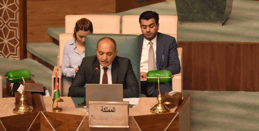 The Kingdom's Representative to the Arab League, Amjad Adaileh, addresses the Arab League's emergency session in Cairo on Wednesday (Petra photo)