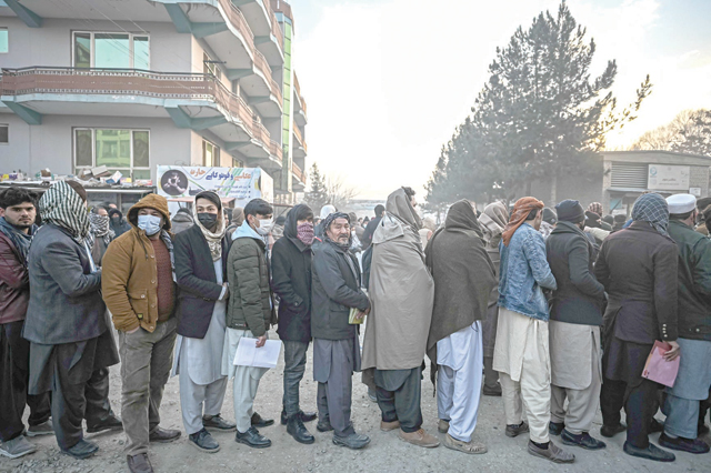 People queue to enter the passport office at a checkpoint in Kabul on Saturday, after Afghanistan's Taliban authorities said they will resume issuing passports (AFP photo)