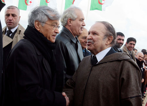 Algerian President Abdelaziz Bouteflika (right) shakes hands with Algerian Oil Minister and OPEC President Chakib Khelil upon his arrival for an official visit in the western city of Oran, Algeria, December 16, 2008 (Reuters photo)