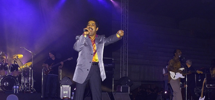 In this file photo taken on November 14, 2000, then exiled Rai star Cheb Khaled sings during a concert in the capital Algiers, for the first time in 13 years  (AFP photo)
