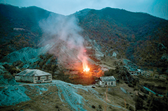 A house burns in a village outside the town of Kalbajar, on November 14, after a peace agreement was signed to end the military conflict between Armenia and Azerbaijan over the disputed Nagorno-Karabakh region (AFP photo)