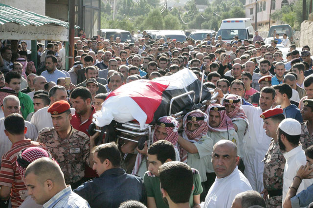 Hundreds of mourners attend the funeral of one of the fallen soldiers killed in a terror attack early Tuesday in the northeastern border area near a Syrian refugee camp (Photo courtesy of Jordan Armed Forces-Arab Army)