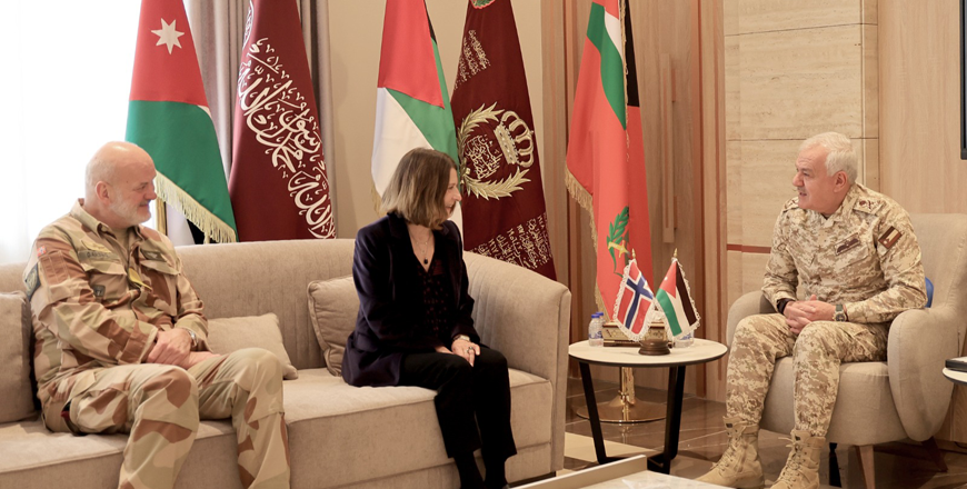 Chairman of the Joint Chiefs of Staff, Major General Yousef Huneiti receives Norwegian Ambassador Mona Juul on Sunday at the General Command of the Jordan Armed Forces-Arab Army (JAF) (Petra photo)