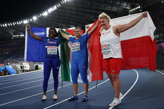Winner Italy’s Sara Fantini (centre) celebrates with second placed Poland’s Anita Wlodarczyk (right) and third placed France’s Rose Loga after the women’s hammer throw final during the European Athletics Championships at the Olympic stadium in Rome on Monday (AFP photo)