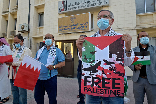 Bahraini lawyers carry placards during a gathering in solidarity with Palestinians in front of the Bahrain Bar Society in the capital Manama Thursday (AFP photo)