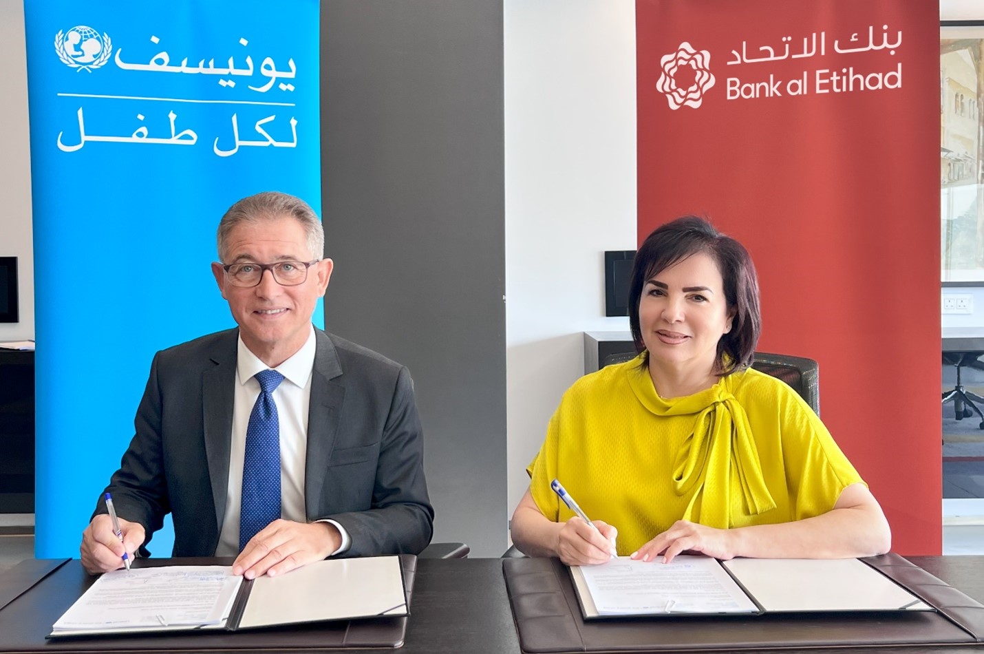 Nadia Al Saeed, chief Executive Officer of Bank al Etihad, and Philippe Duamelle, UNICEF Representative to Jordan, during the signing of a partnership agreement on Sunday (Photo courtesy of UNICEF)
