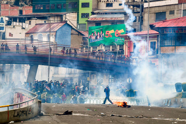 Supporters of Bolivian ex-president Evo Morales and locals discontented with the political situation clash with riot police during a protest in La Paz on Wednesday (AFP photo)