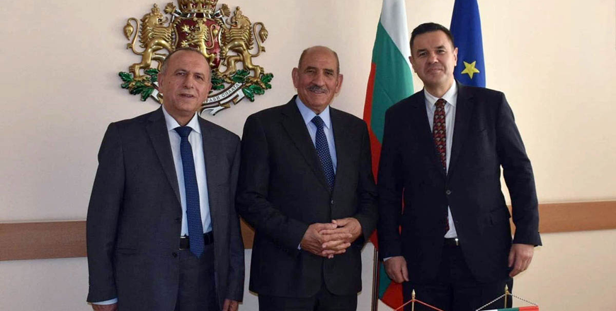 Chairman of the Jordan Phosphate Mines Company Muhammad Thneibat has held discussions with Bulgarian Minister of Economy and Industry Nikola Stoyanov in Sofia (Petra photo)