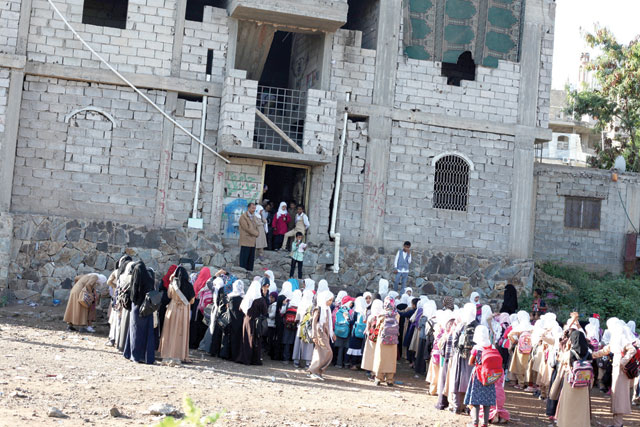 Students gather for a morning drills outside of the teacher's house, who turned it into a makeshift free school that hosts 700 students in Taiz, Yemen, on October 18 (Reuters photo)