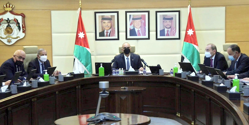 Prime Minister and Minister of Defence Bisher Al Khasawneh chairs a Cabinet session on Sunday (Petra photo)