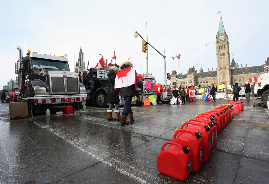 Empty jerry cans line the street in front of parked trucks as demonstrators continue to protest the Covid-19 vaccine mandates implemented by Prime Minister Justin Trudeau on Wednesday in Ottawa, Canada (AFP photo)
